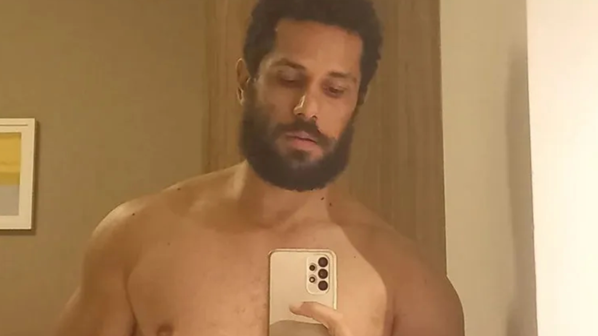 Amaury Lorenzo, o Ramiro de 'Terra e Paixão', posa de sunga e agita a web - Instagram