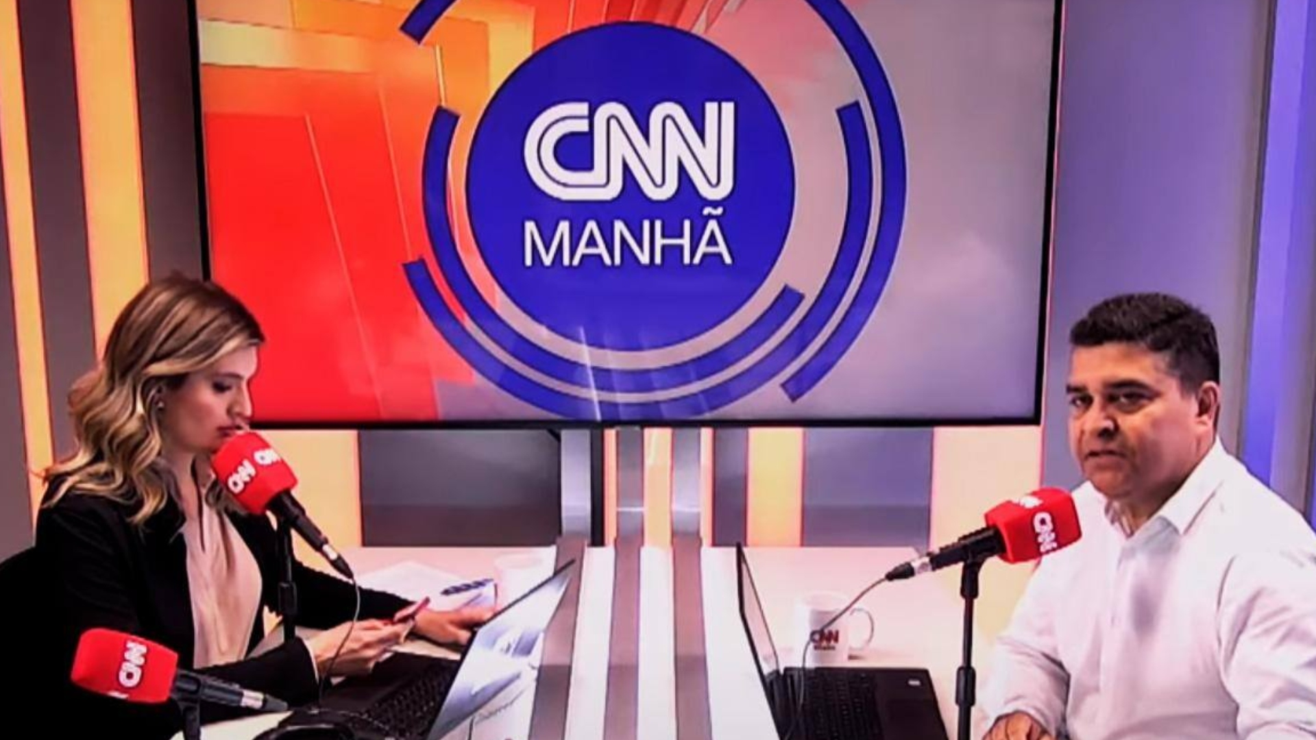 Roberto Nonato e Nicole Fusco (Foto: YouTube/Reprodução)