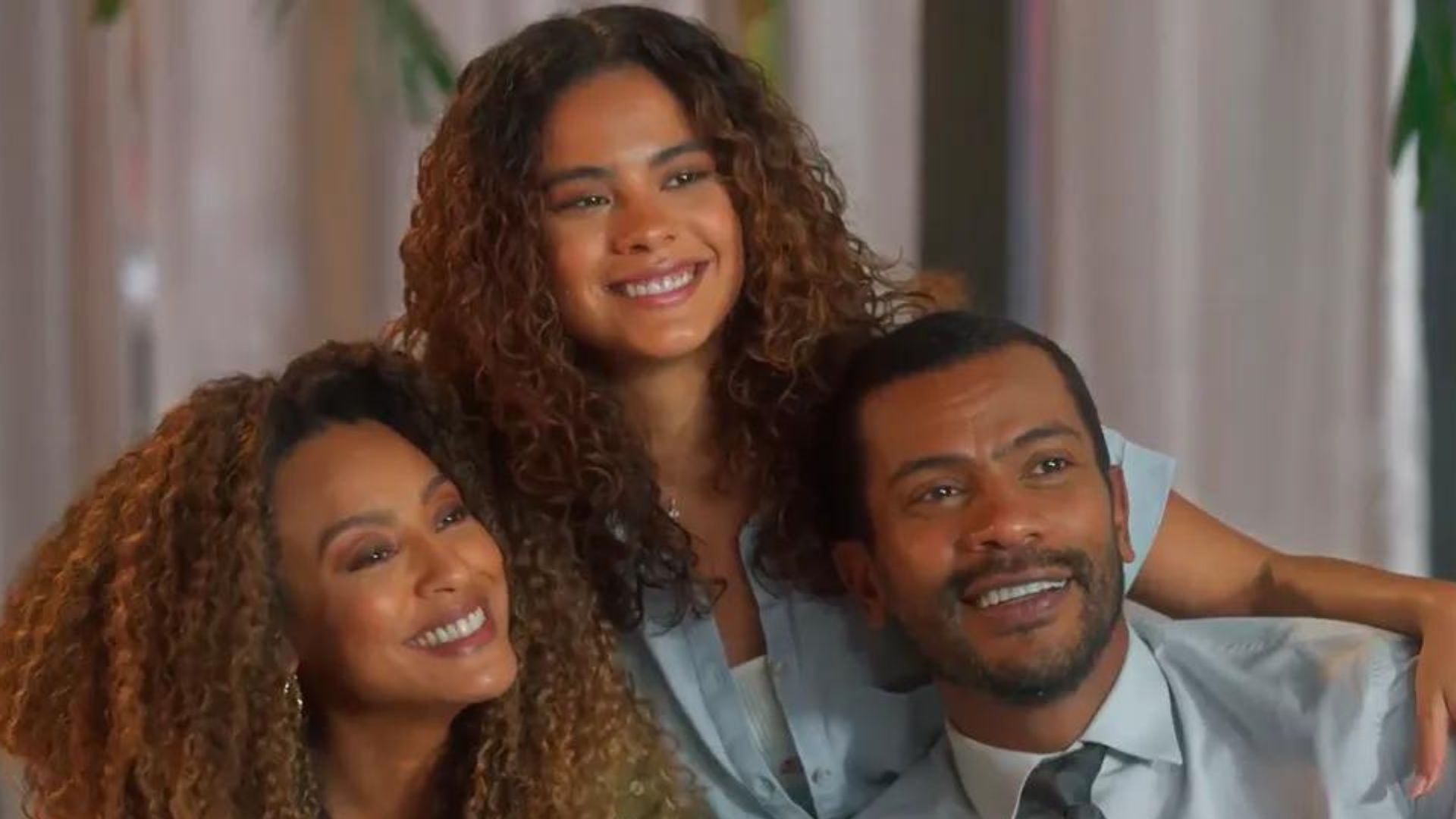 Samuel de Assis, Bella Paixão e Sheron Menezzes em cena de Vai na Fé: representatividade (Reprodução/TV Globo)