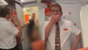 Comissário flagra casal em ato sexual em banheiro de avião (Reprodução/Redes Sociais)