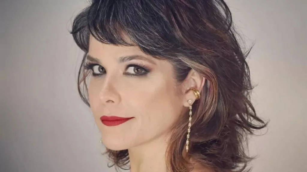 Samara Felippo expõe mensagens ofensivas de jogador 'Doido'