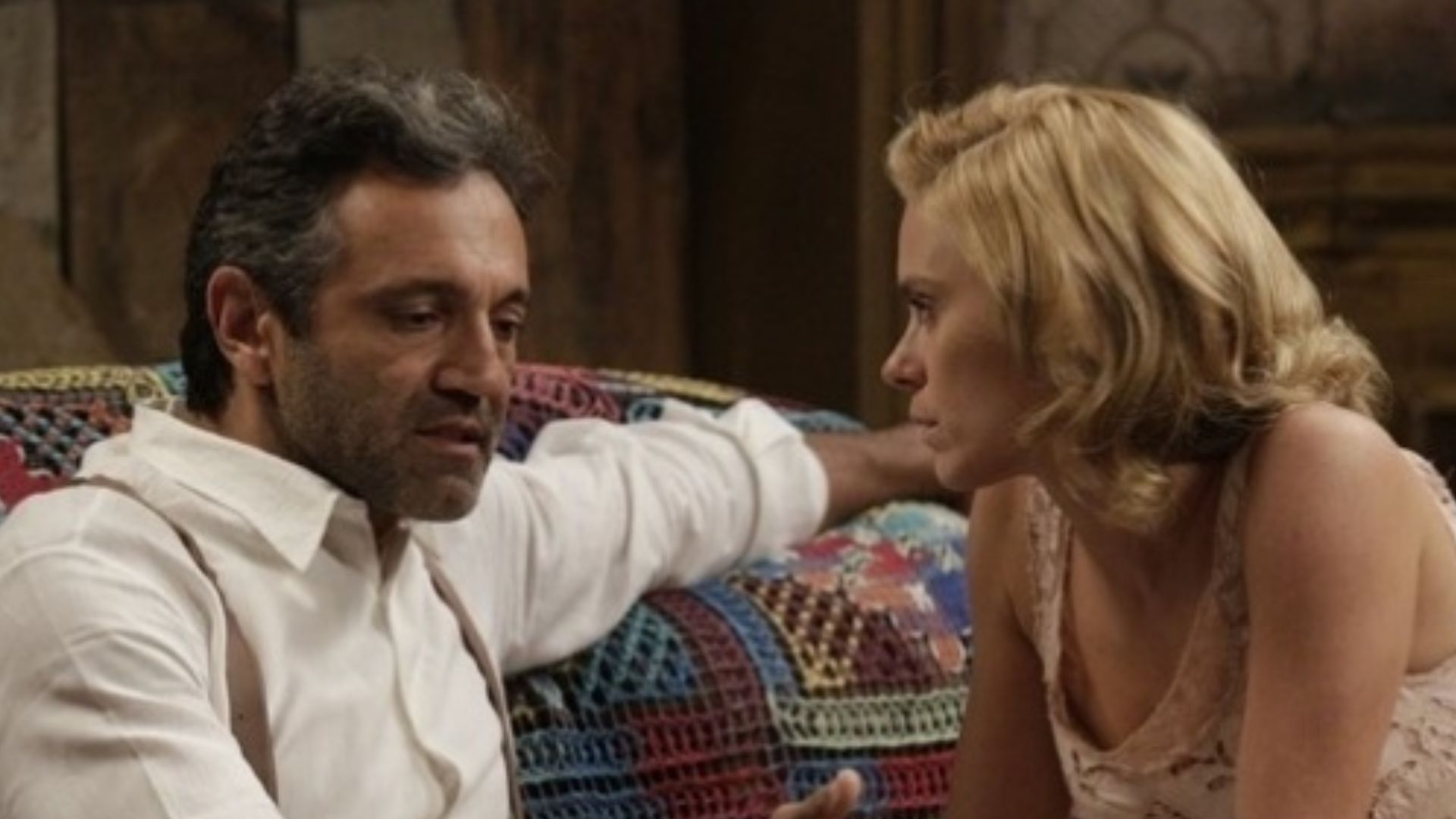 Domingos Montagner e Carolina Dieckmann em Joia Rara. Reprodução/TV Globo