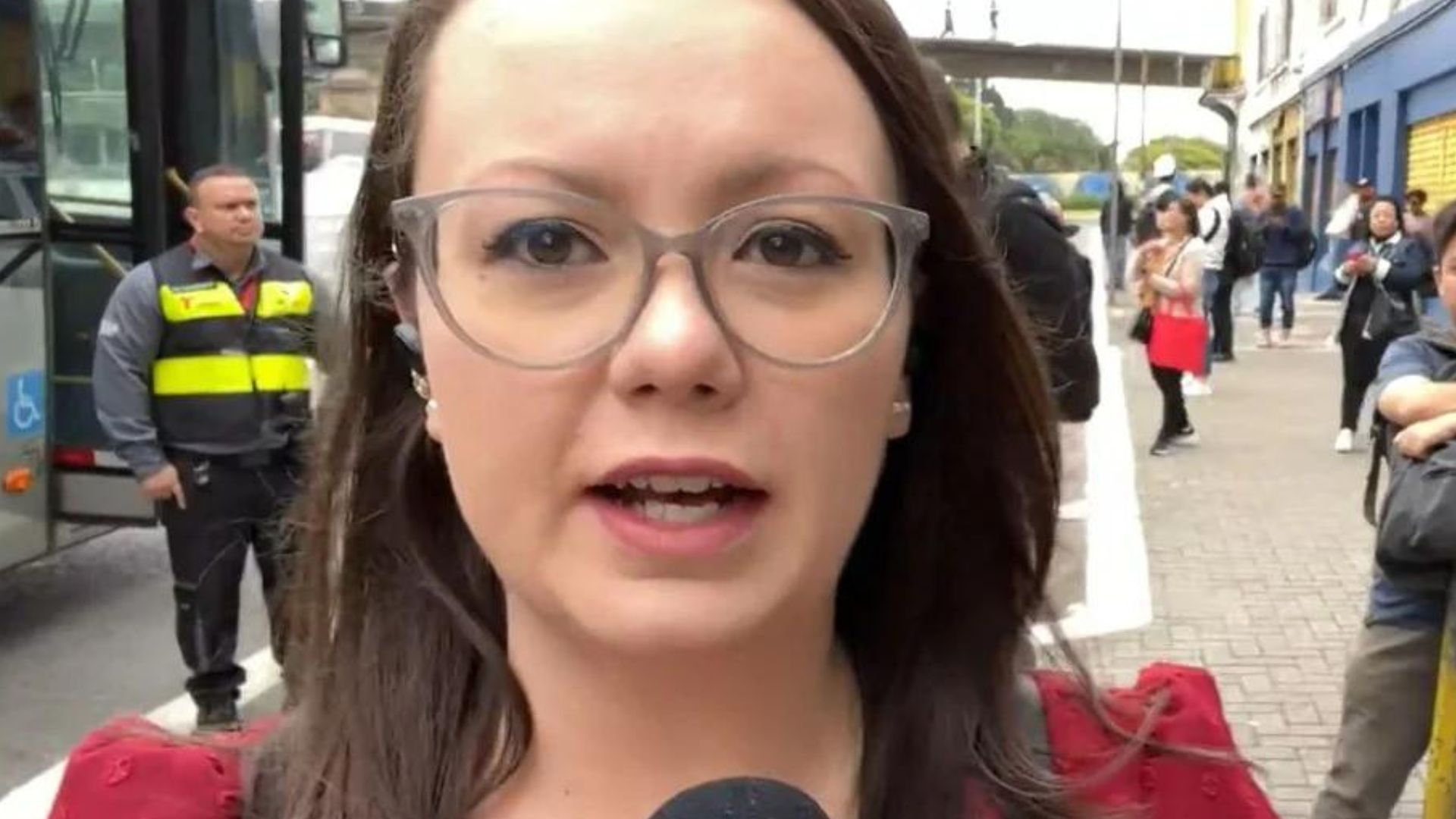Repórter da Globo é assaltada ao vivo