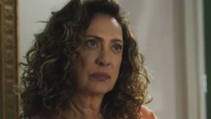 Agatha (Eliana Giardini) em 'Terra e Paixão'