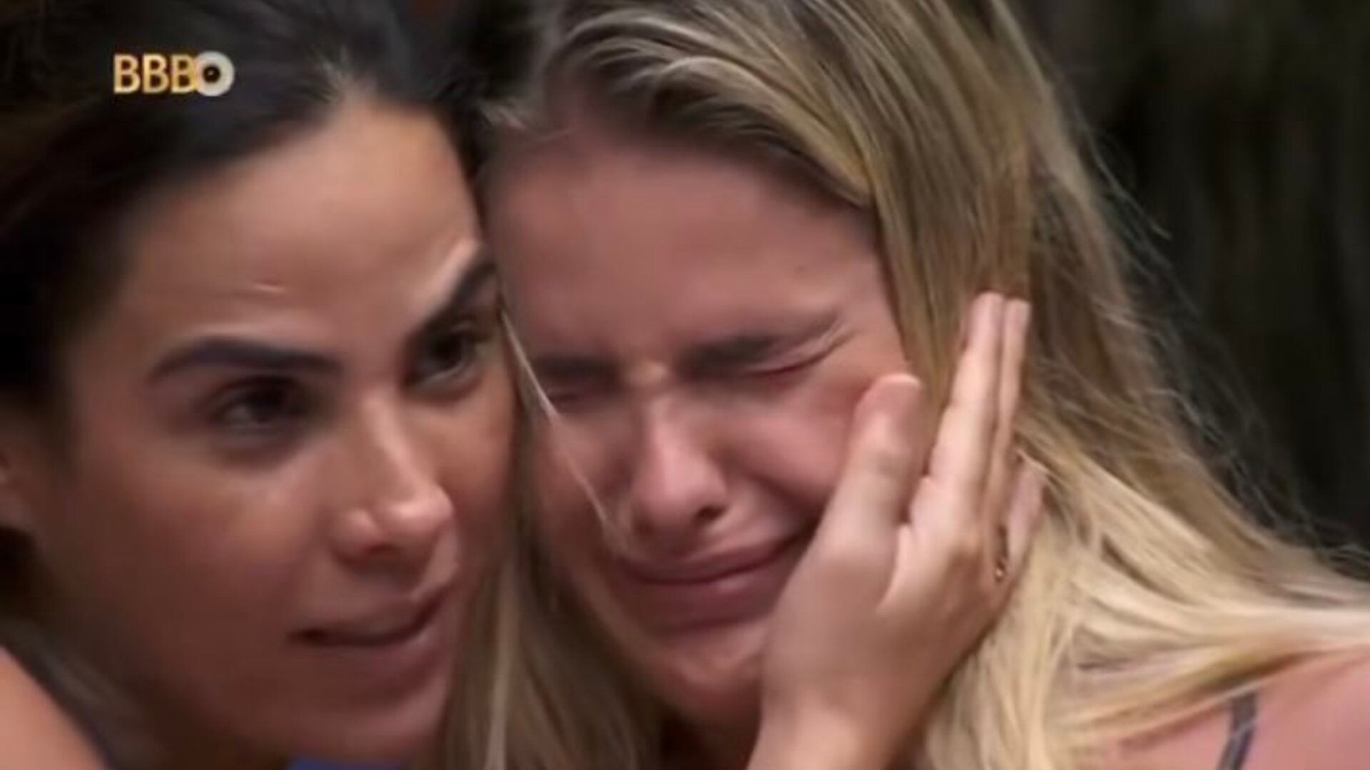 Yasmin Brunet fica aos prantos e é consolada por Wanessa Camargo no 'BBB 24'
