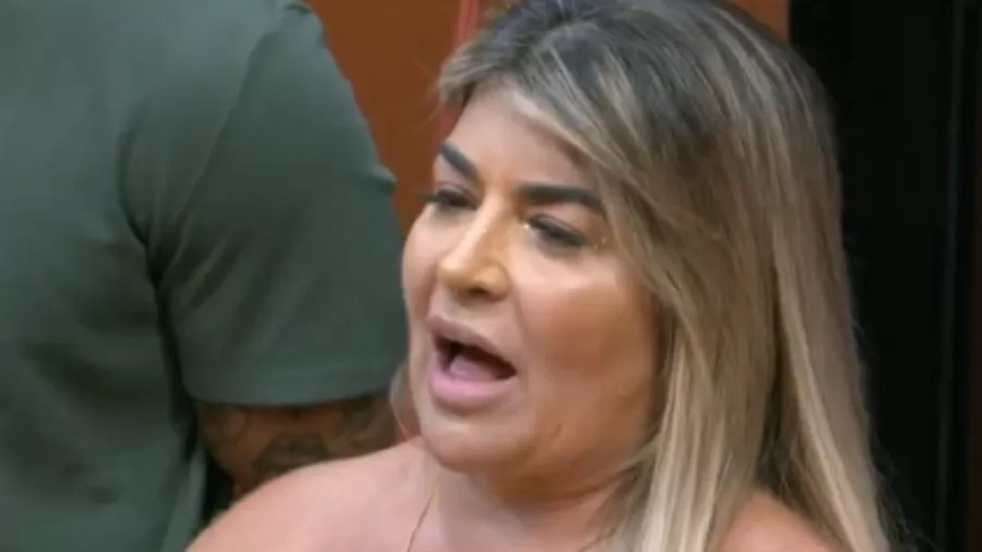 Mãe da MC Mirella - Reprodução/Record