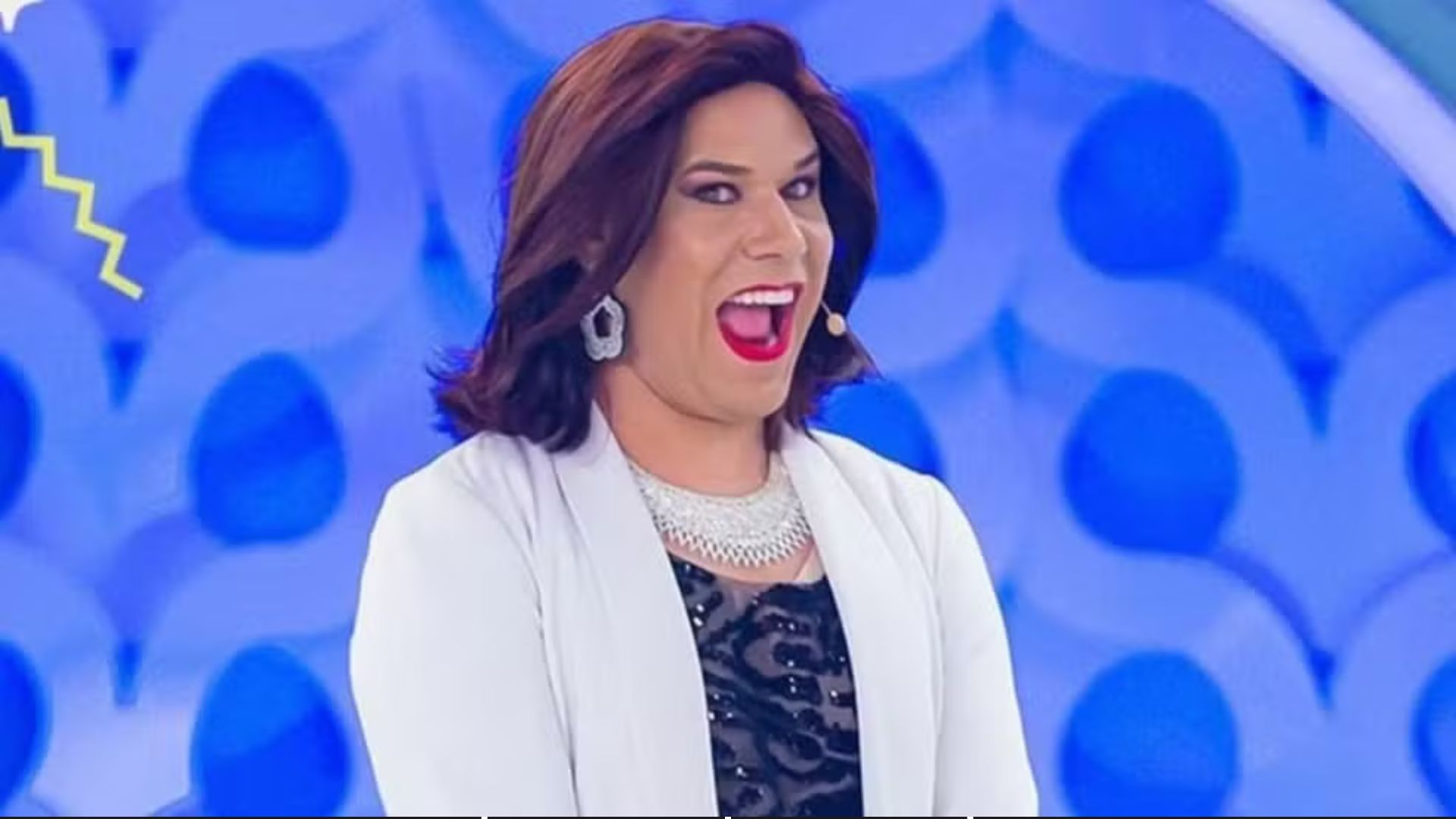 Tiago Barnabé, que interpreta a Narcisa no Programa Eliana - Reprodução / SBT