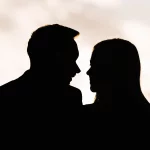 Apresentador casado sai com atriz (Reprodução/Divulgação)