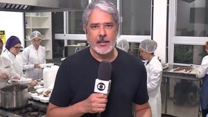 William Bonner no RS, apresentando o Jornal Nacional - Reprodução/TV Globo