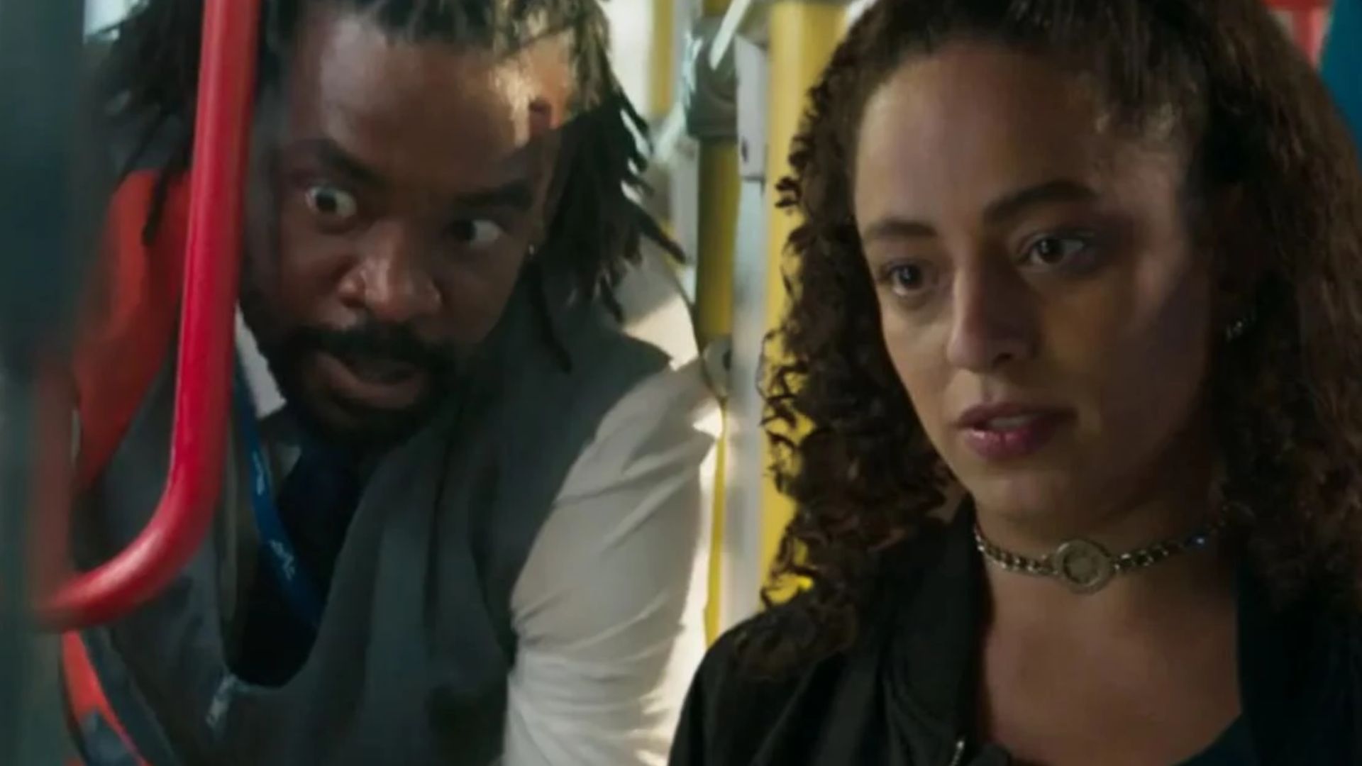 Jão (Fabrício Boliveira) e Cacá (Pri Helena) em 'Volta por Cima' - Reprodução/TV Globo