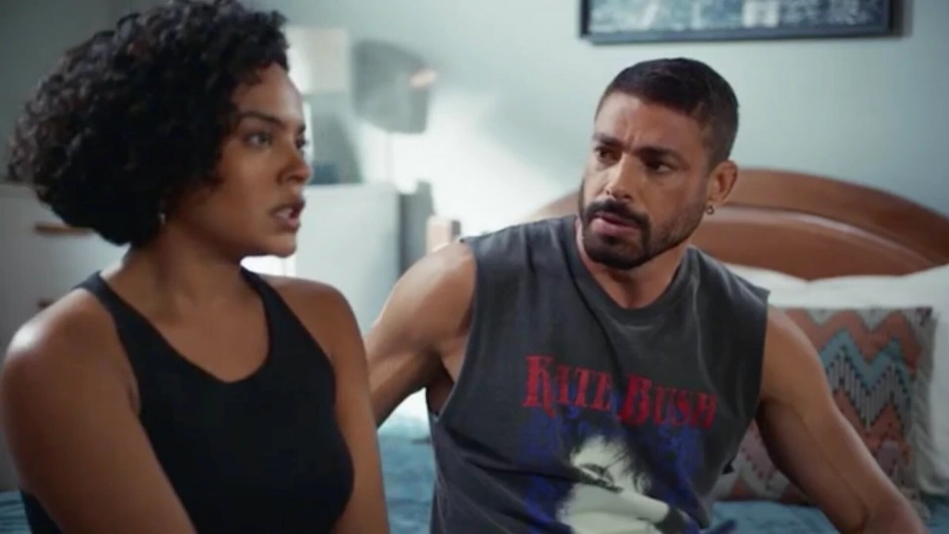 Maria de Fátima (Bella Campos) e César (Cauã Reymond) em 'Vale Tudo'